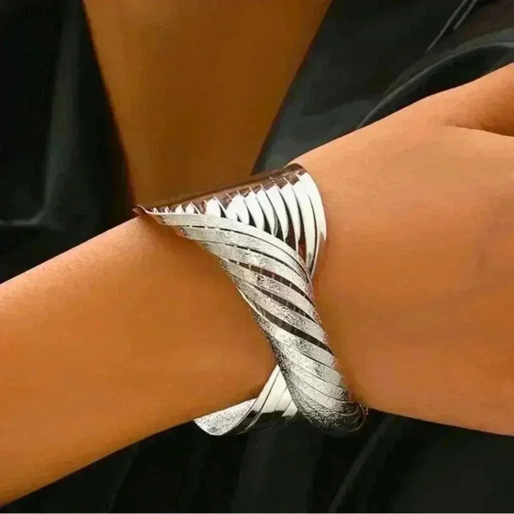 Women'S Fashion Open Cuff Bracelet - Picture 3 of 5